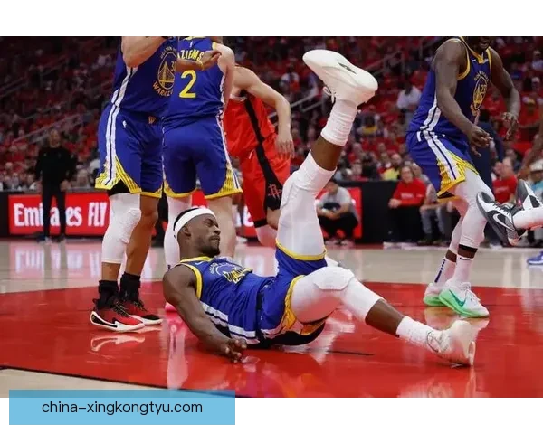 硬汉巴特勒伤退笑提振勇士士气